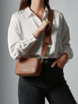 Sac Bandoulire Tradition Cuir Etrier Marron tradition ETRA141S-vue-porte